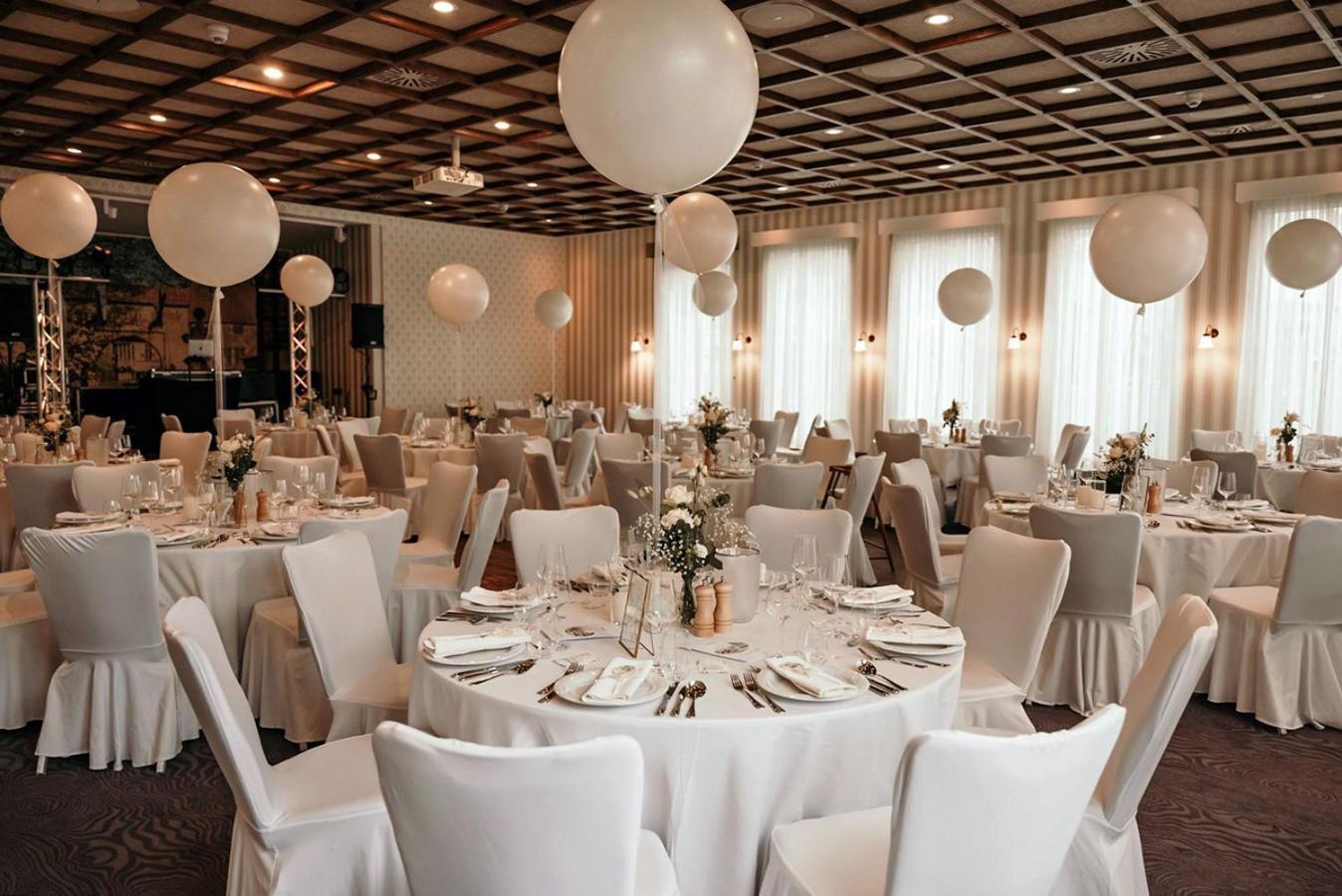Naundrups Hof Hotell Ludinghausen Exteriör bild