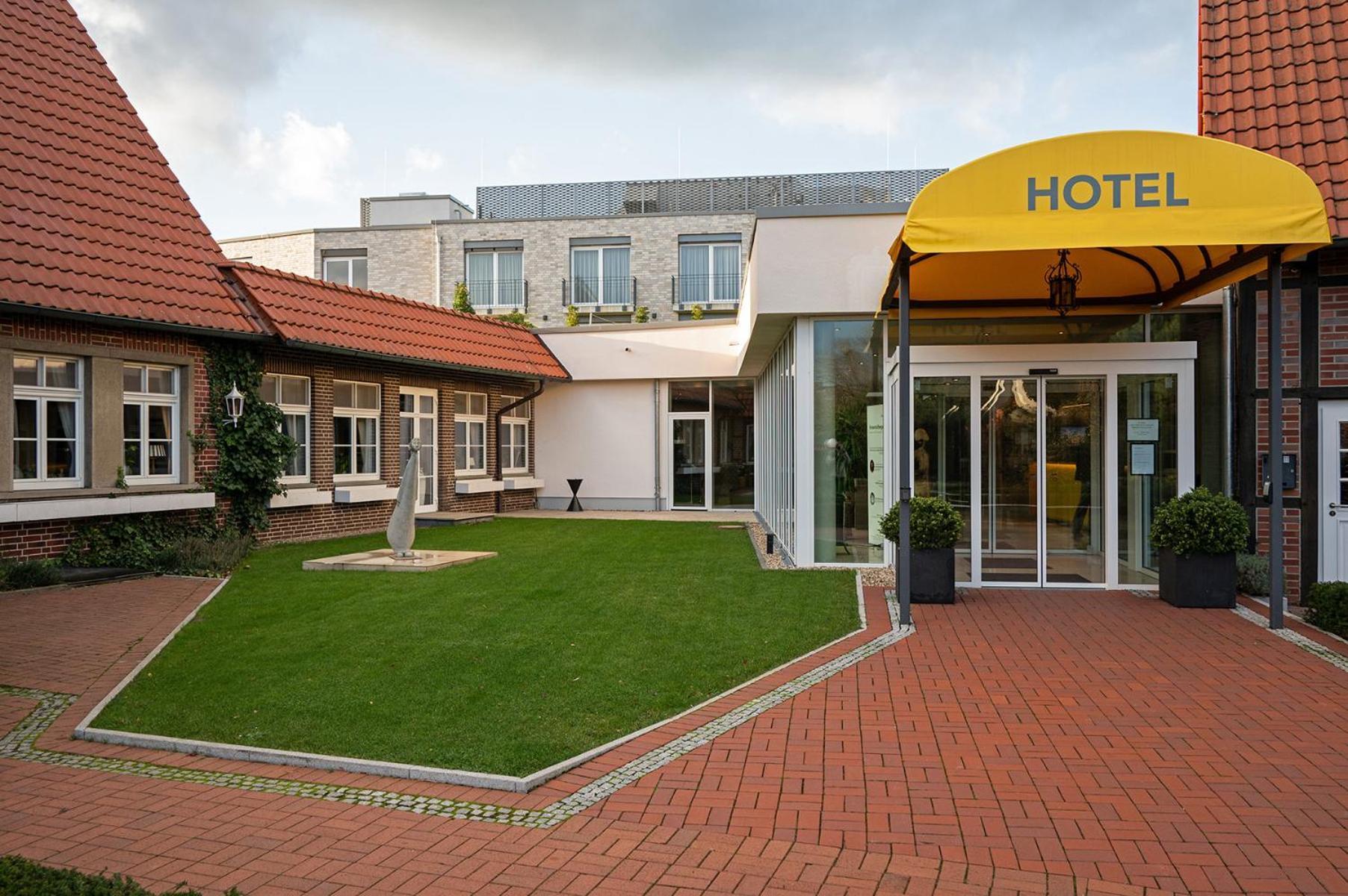 Naundrups Hof Hotell Ludinghausen Exteriör bild
